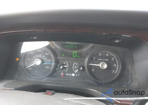 2006 Lincoln Town Car Signature Limited from USA, damaged, VIN 1LNHM82V56Y634358